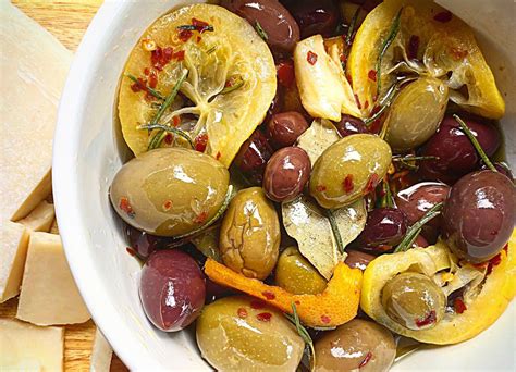 tapas-marinated-olives-felix-greg image