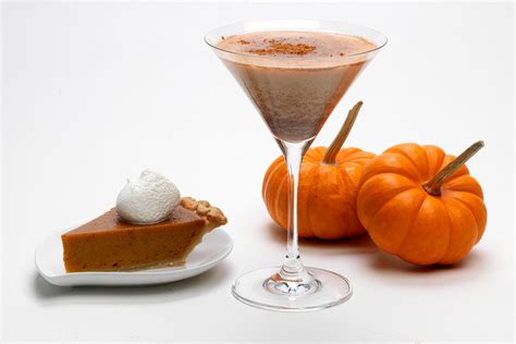 pumpkin-pie-martini-recipe-with-pumpkin-liqueur image