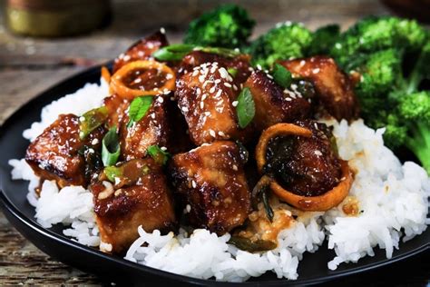 general-tsos-tofu-crispy-and-spicy-vegan-huggs image