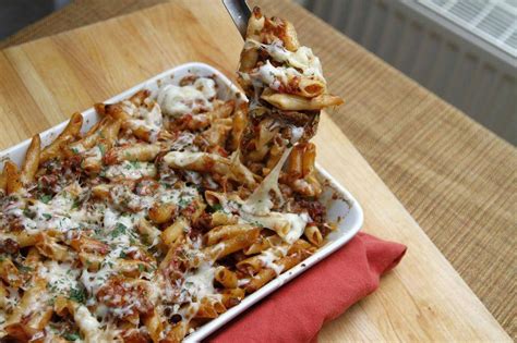 baked-pasta-with-sausages-and-tomato-sauce-the image