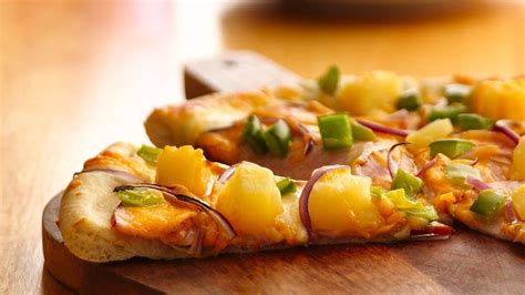 canadian-bacon-and-pineapple-pizza image