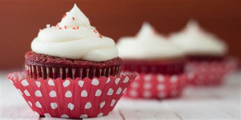50-easy-valentines-day-cupcakes-for-the-whole-family image
