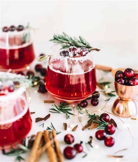 26-christmas-holiday-cocktail-recipes-the-bash image