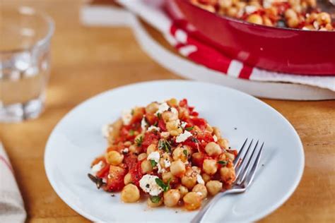 recipe-feta-and-tomato-braised-chickpeas-kitchn image