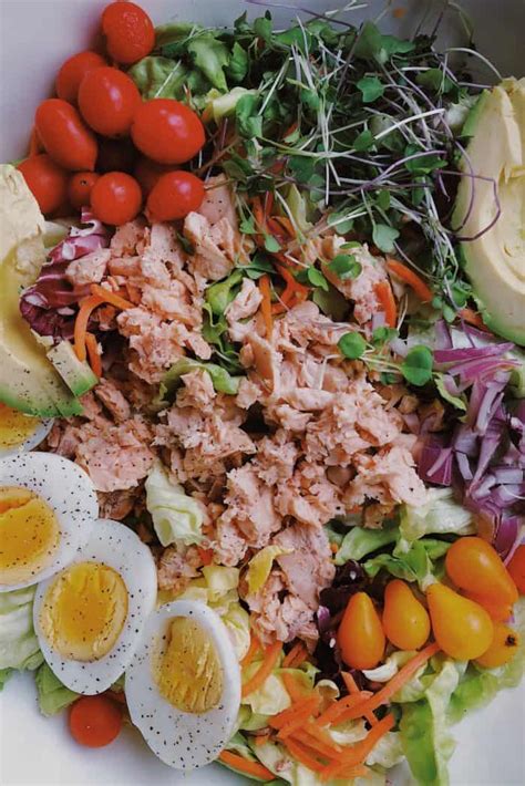 skinny-pink-salmon-green-salad-recipe-reluctant image