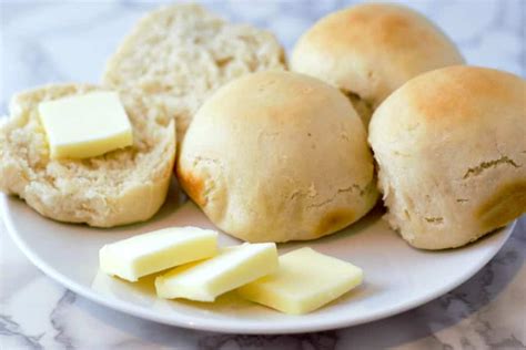 best-homemade-dinner-rolls-small-batch-zona-cooks image