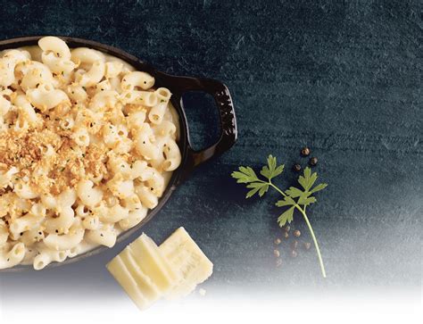 macaroni-cheese-classic-oven-baked-single image