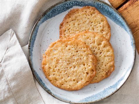 lacy-crisp-and-chewy-ricotta-cookies-are-the-mistake-of image