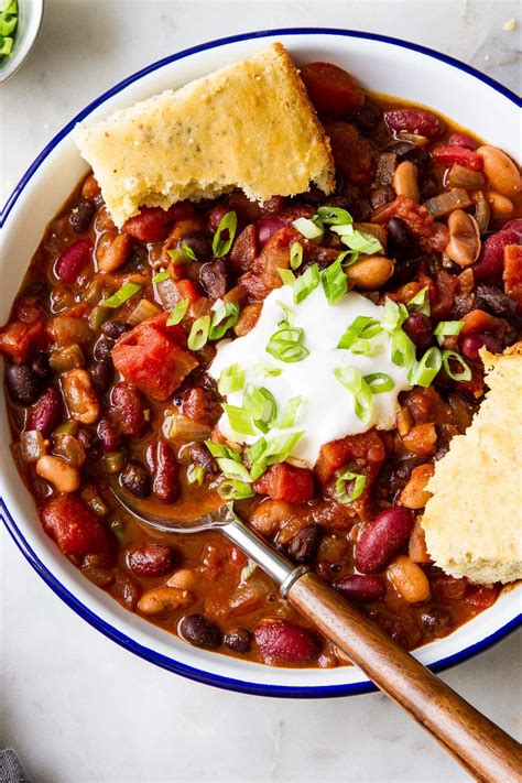 easy-three-bean-chili-recipe-the-simple-veganista image
