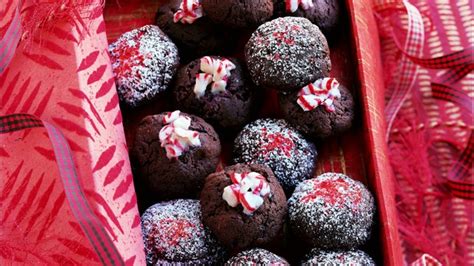 chocolate-chip-and-peppermint-crunch-crackles-bon image