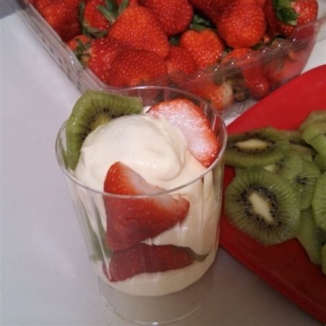 strawberry-kiwi-holiday-trifle-bigoven image