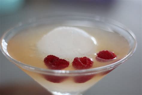 pear-martini-the-best-fruity-cocktail-you-will-ever-make image