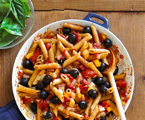 easy-skillet-penne-pasta-recipe-lindsay image