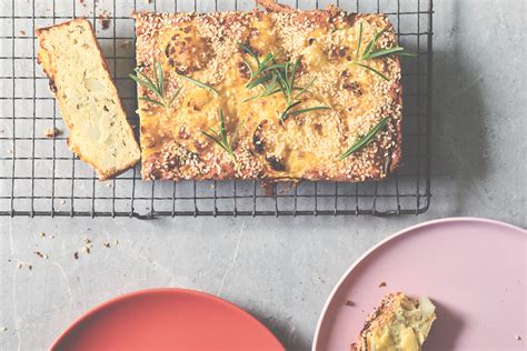 garlic-and-rosemary-cauliflower-bread-food image