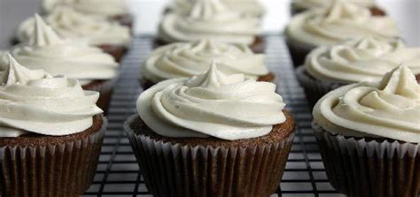 vanilla-cupcakes-with-applesauce-english-non image