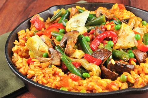 artichoke-and-roasted-red-pepper-paella-recipe-home-chef image