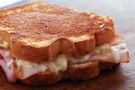 grilled-ham-and-cheese-sandwich-recipe-leites image