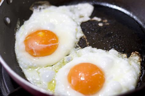 chefs-swear-by-this-trick-for-perfect-fried-eggs-buzzfeed image