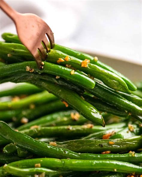 sauted-green-beans-with-garlic image