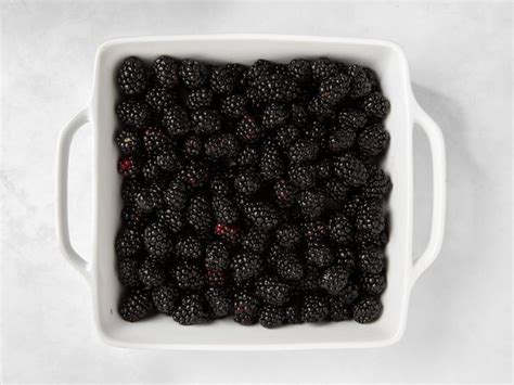 easy-blackberry-cobbler image
