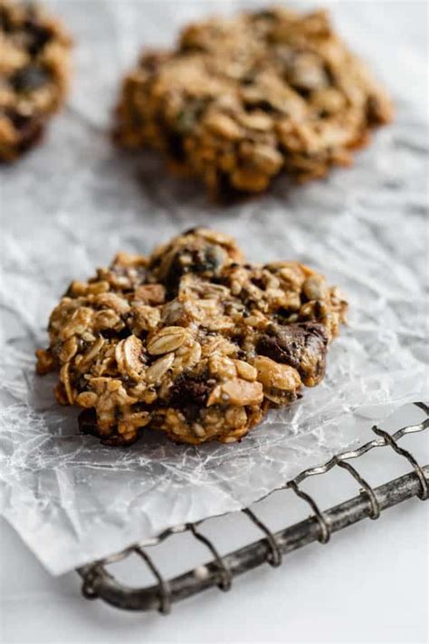 the-best-healthy-breakfast-cookies-choosing-chia image