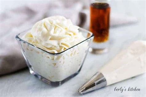 amaretto-whipped-cream-recipe-berlys-kitchen image