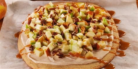 best-caramel-apple-pizza-recipe-how-to-make-caramel image