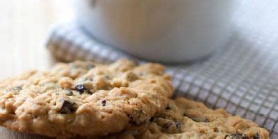 vanishing-oatmeal-raisin-cookies-recipe-quaker image