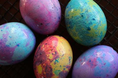 how-to-make-marbleized-easter-eggs-happy-hooligans image