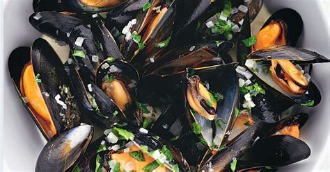 moules-marinire-with-cream-garlic-and-parsley-the image