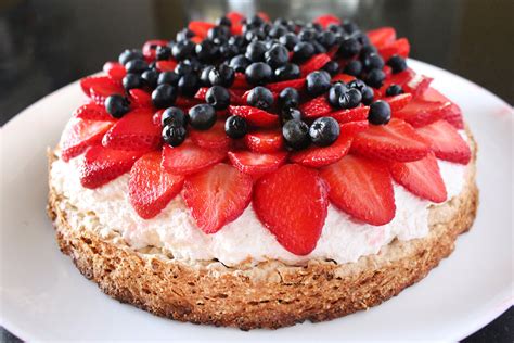 berries-meringue-cake-or-mostachon-horno-mx image
