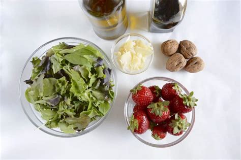 strawberries-balsamic-mixed-greens-italian-recipe-book image