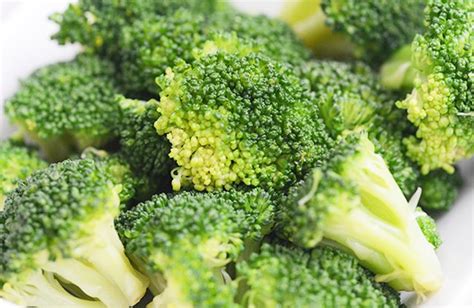 steamed-broccoli-florets-recipe-livestrongcom image