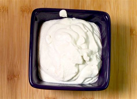 vegan-cashew-sour-cream-substitute-for-dairy-sour image