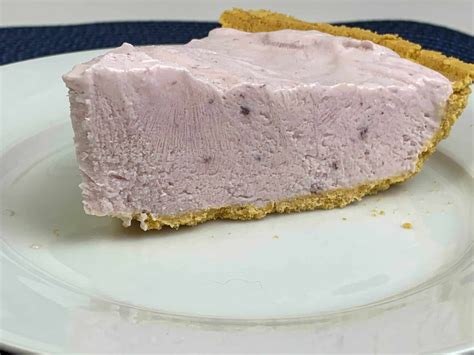 delicious-frozen-blueberry-yogurt-pie-hot-rods image