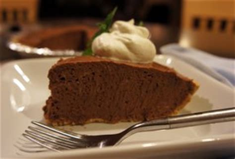 heavenly-chocolate-cream-pie-recipe-recipetipscom image