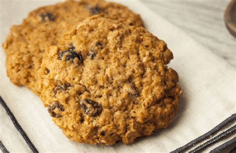very-low-fat-low-calorie-oatmeal-raisin-cookies image