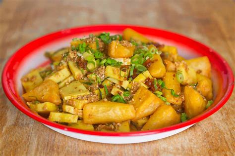 burmese-tofu-salad-tohu-thoke-messy-vegan-cook image