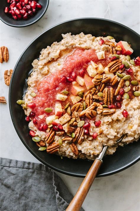 healthy-bowl-of-cinnamon-oatmeal-the-simple-veganista image