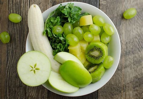 green-monster-smoothie-super-food-detoxing-smoothie image