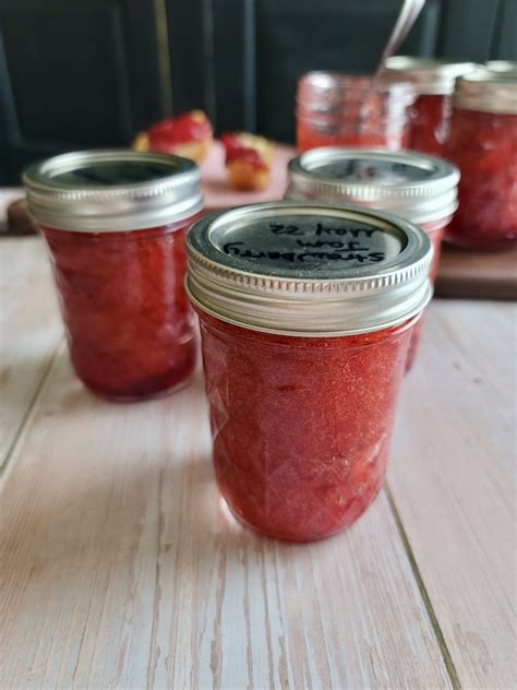 easy-homemade-strawberry-jam-with-pectin-my image