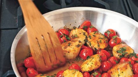 sauted-scallops-with-cherry-tomatoes-green-onions image