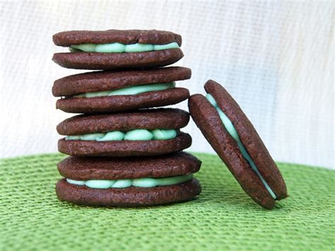 chocolate-mint-sandwich-cookies-gravel-dine image