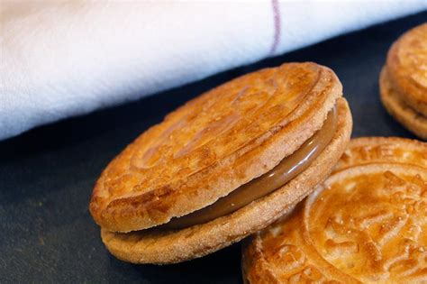 caramel-filled-biscuits-cuisinez-caramel image