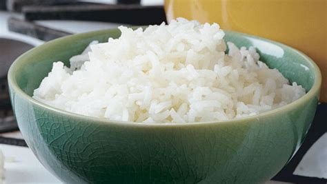 how-to-make-basic-fluffy-white-rice image