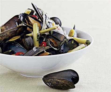 spicy-steamed-mussels-with-lemongrass-chile-and-basil image
