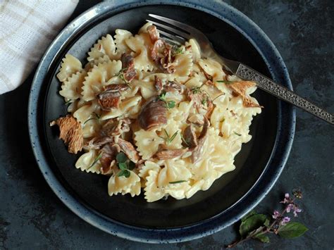 farfalle-in-creamy-mushroom-sauce-recipe-by image
