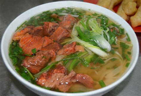 pho-bo-vietnamese-beef-noodle-soup-hoi-an-food image