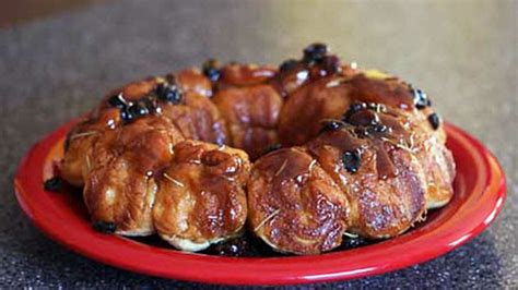 rosemary-raisin-monkey-bread-recipe-tablespooncom image