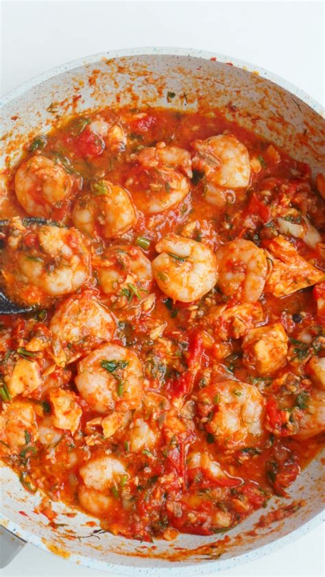 15-minute-garlic-shrimp-in-tomato-sauce-5-ingredients image